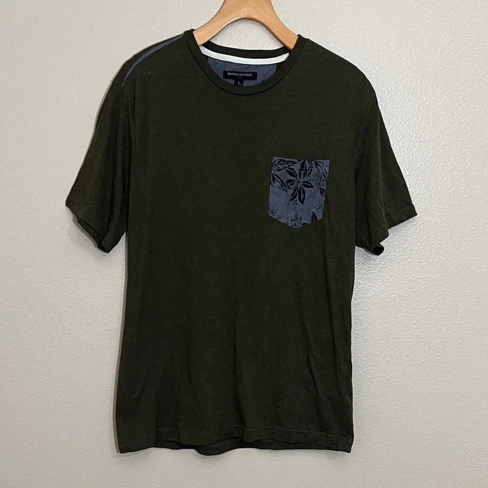 Banana Republic Dark Green Tee with Patterned Pocket